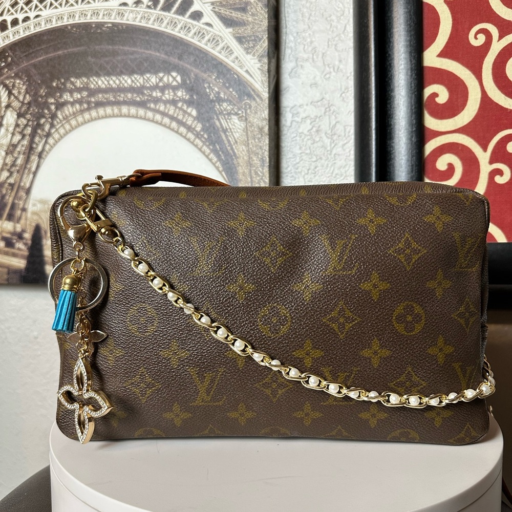 ✅#11 Authentic Louis Vuitton Monogram Crossbody Bag